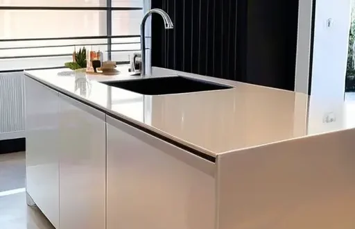 Глазированная фарфоровая керамическая раковина на кухне